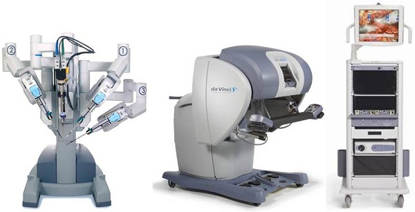 （左）図1：手術操作のアーム（中）図2：医師が操作するメイン機械（右）図3：助手用モニター