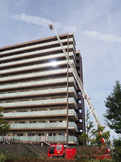 藤沢北消防署による「はしご車」の訓練