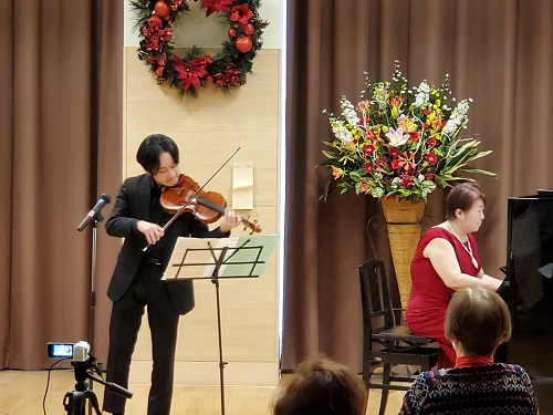クリスマスコンサート
「ヴァイオリン・ピアノコンサート」を開催♪