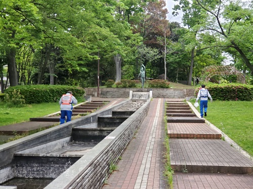 公園清掃を行いました