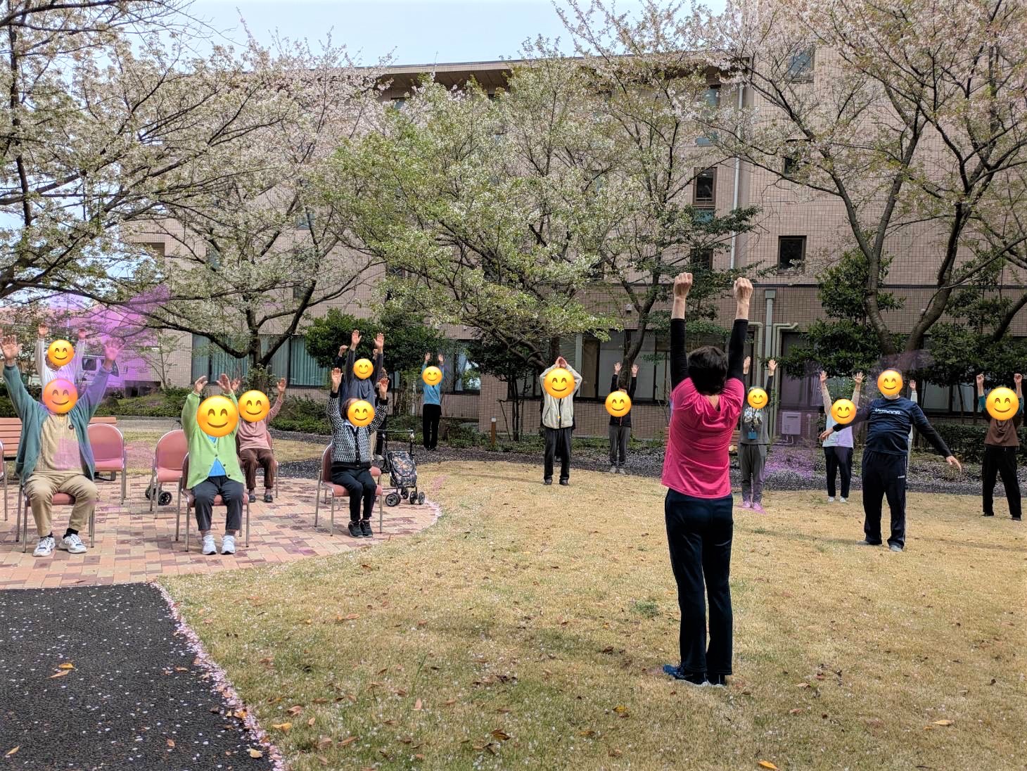 桜散る中、中庭体操開催！