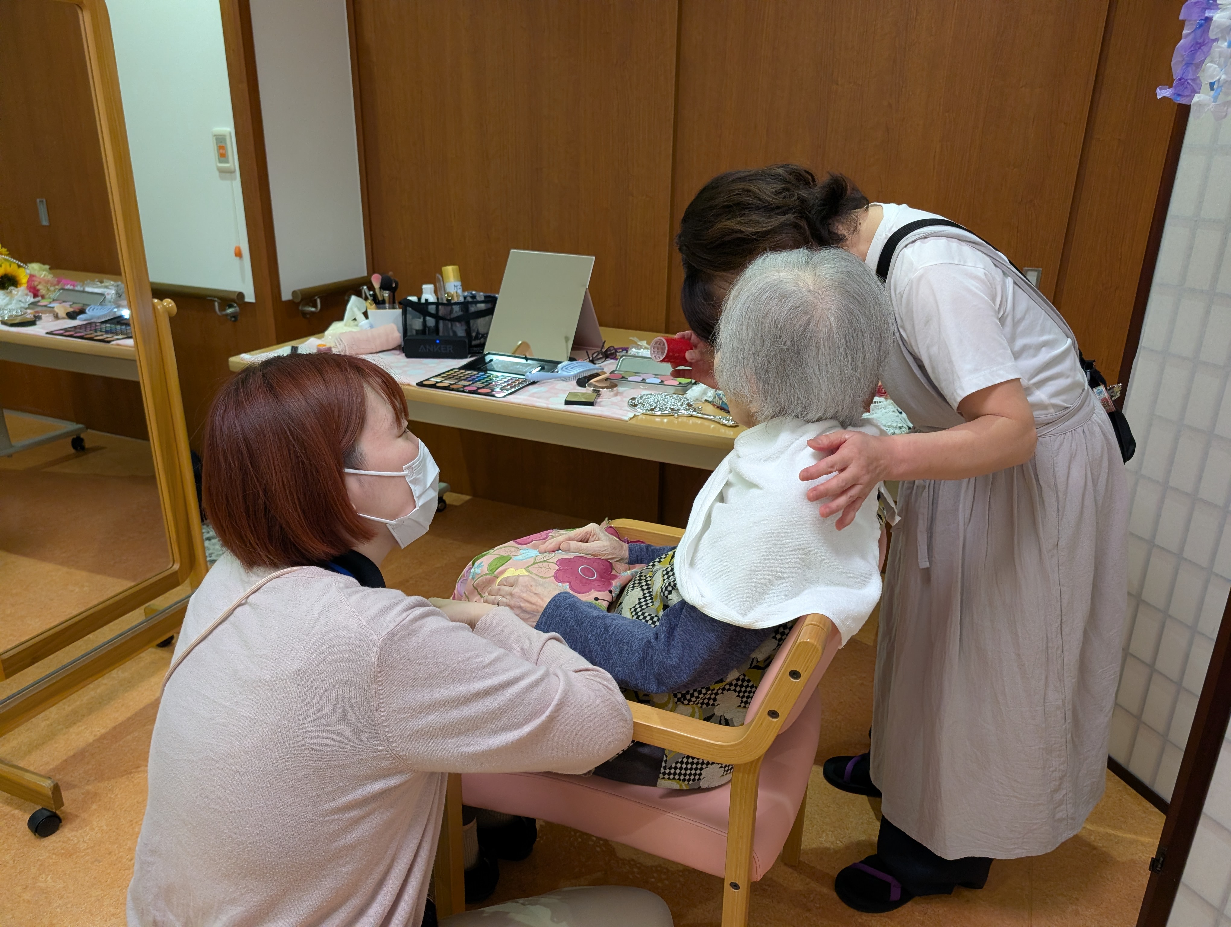 【一般居室・介護居室ケア】笑顔かがやく出張ビューティーサロン企画