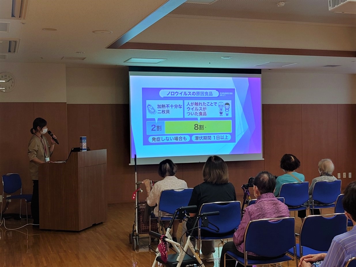 「食中毒予防講演会と手洗いチェック」を実施いたしました