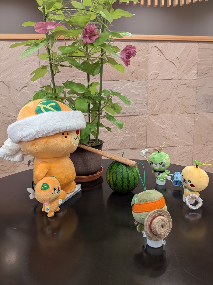 みきゃん達のスイカ割り
