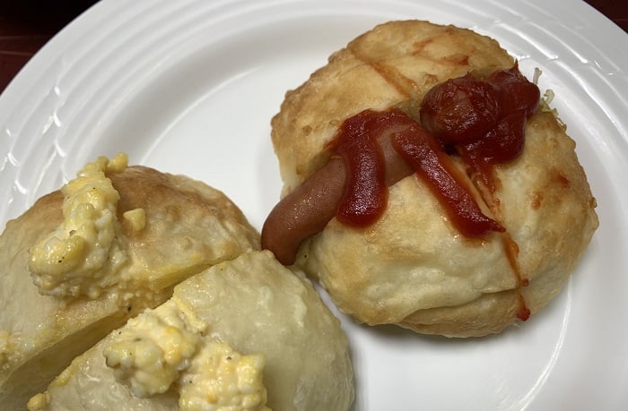 【昼食】玉子とウインナーのバターロール