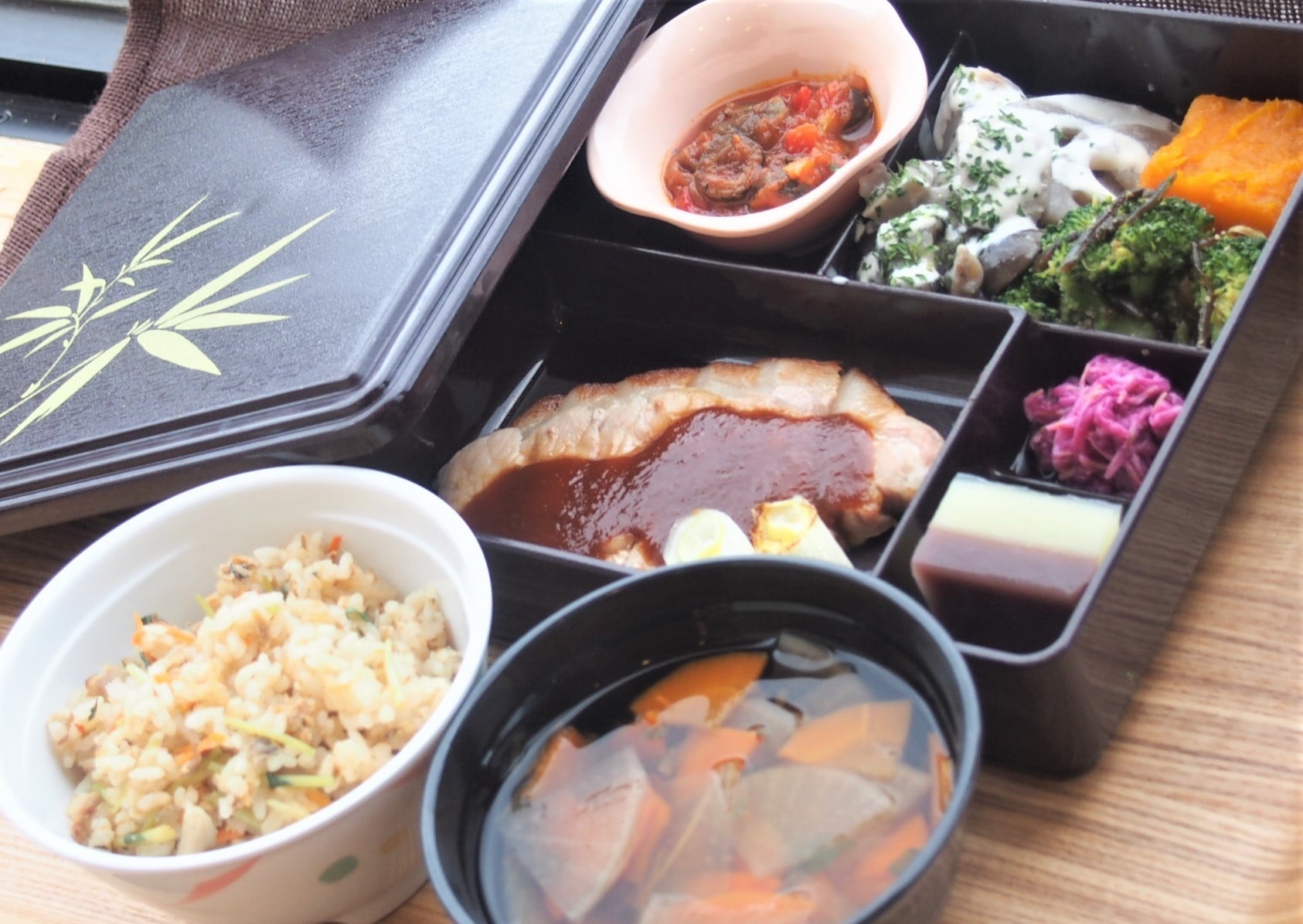 11月1日(日)昼食 シェフのチャレンジとこだわりが詰まった「季節の弁当」