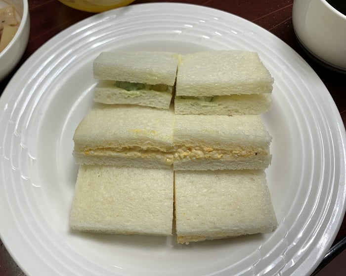【昼食】サンドイッチ（エビ＆アボカド／玉子）