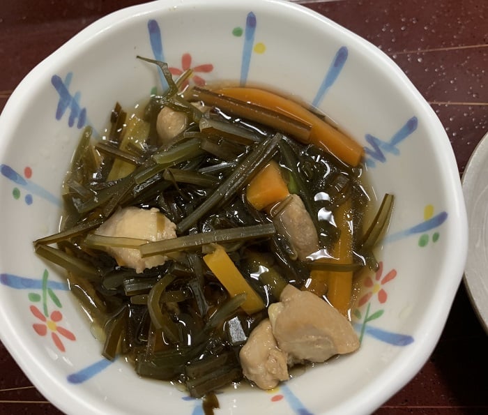 【朝食】鶏肉とすき昆布の煮物