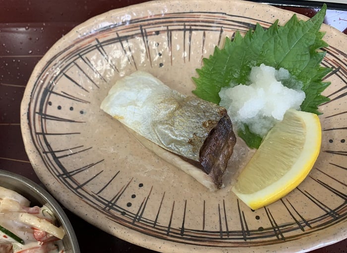 【昼食】ブリの塩焼き