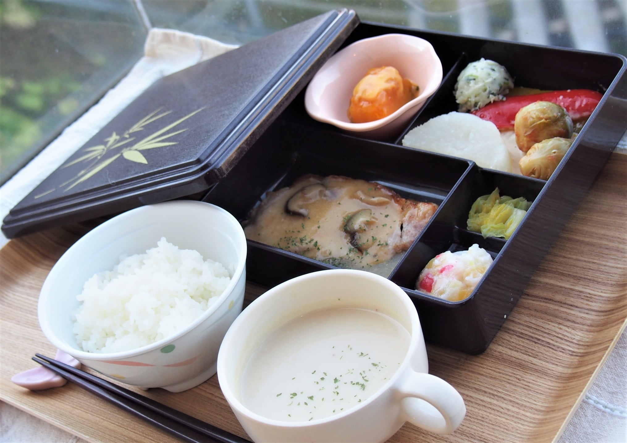 2月1日(月)昼食　野菜をふんだんに。春の気配を感じる「季節の弁当」
