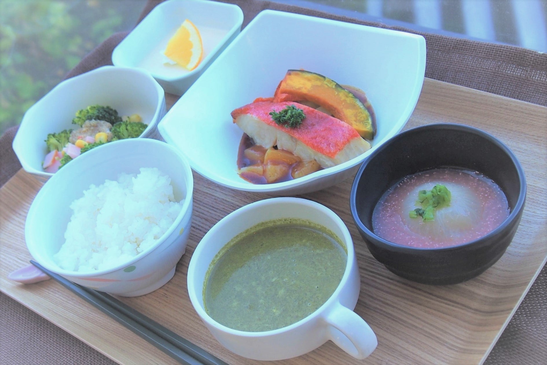 ２月17日(水)昼食　金目鯛と明太子の鮮やかさが引き立つ「2月の誕生会食」