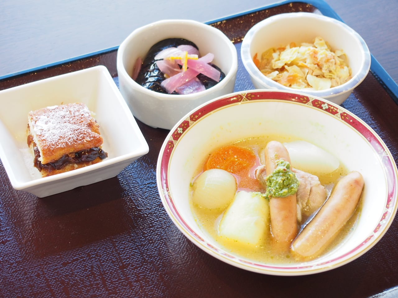 調理師おすすめメニュー「鶏肉のボリートミスト」「魚介のパピヨット」