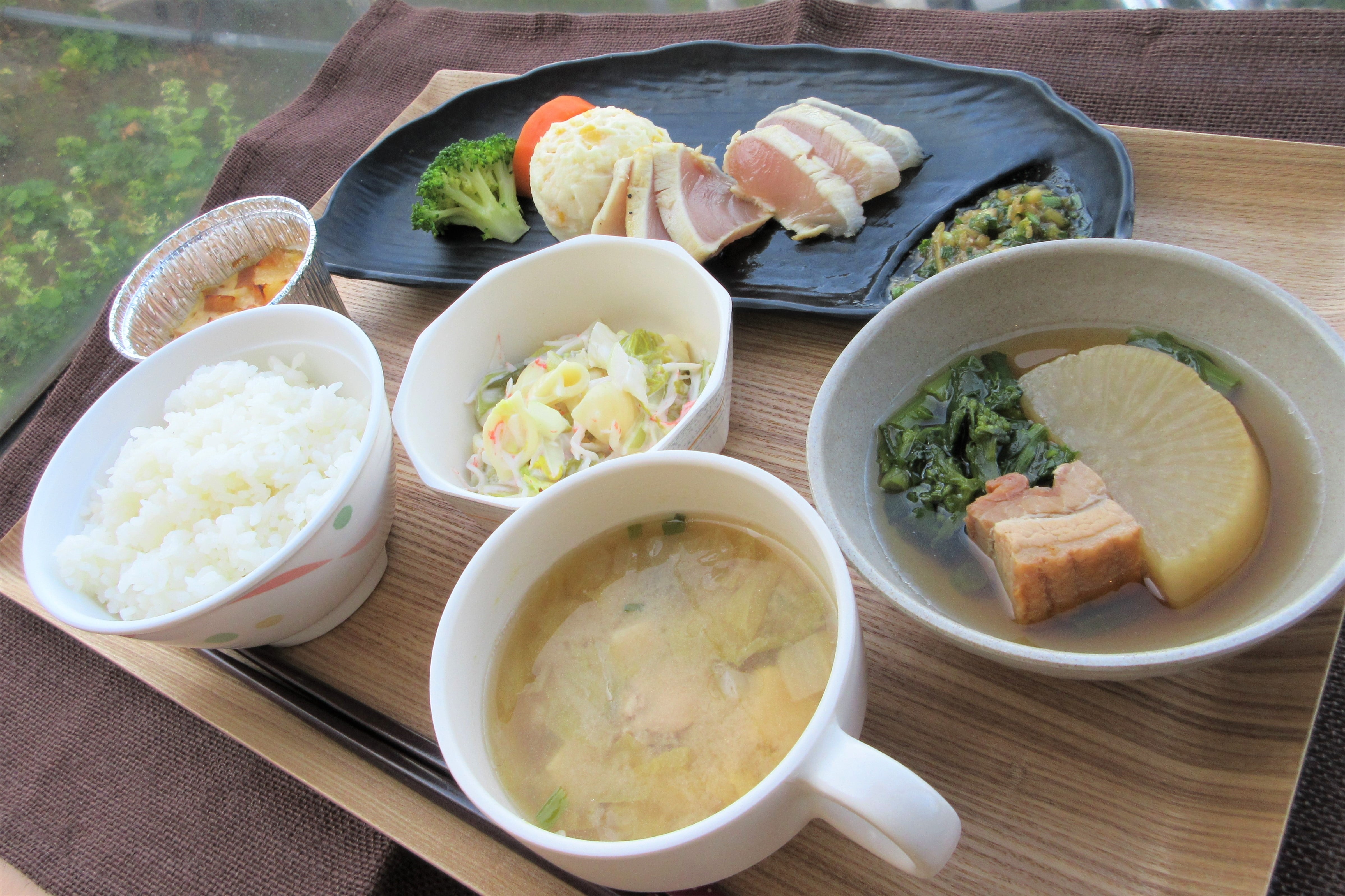 ３月17日(水)昼食　まぐろと春野菜の共演「3月の誕生会食」