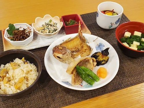 【夕食】4月16日（金）　4月誕生会食