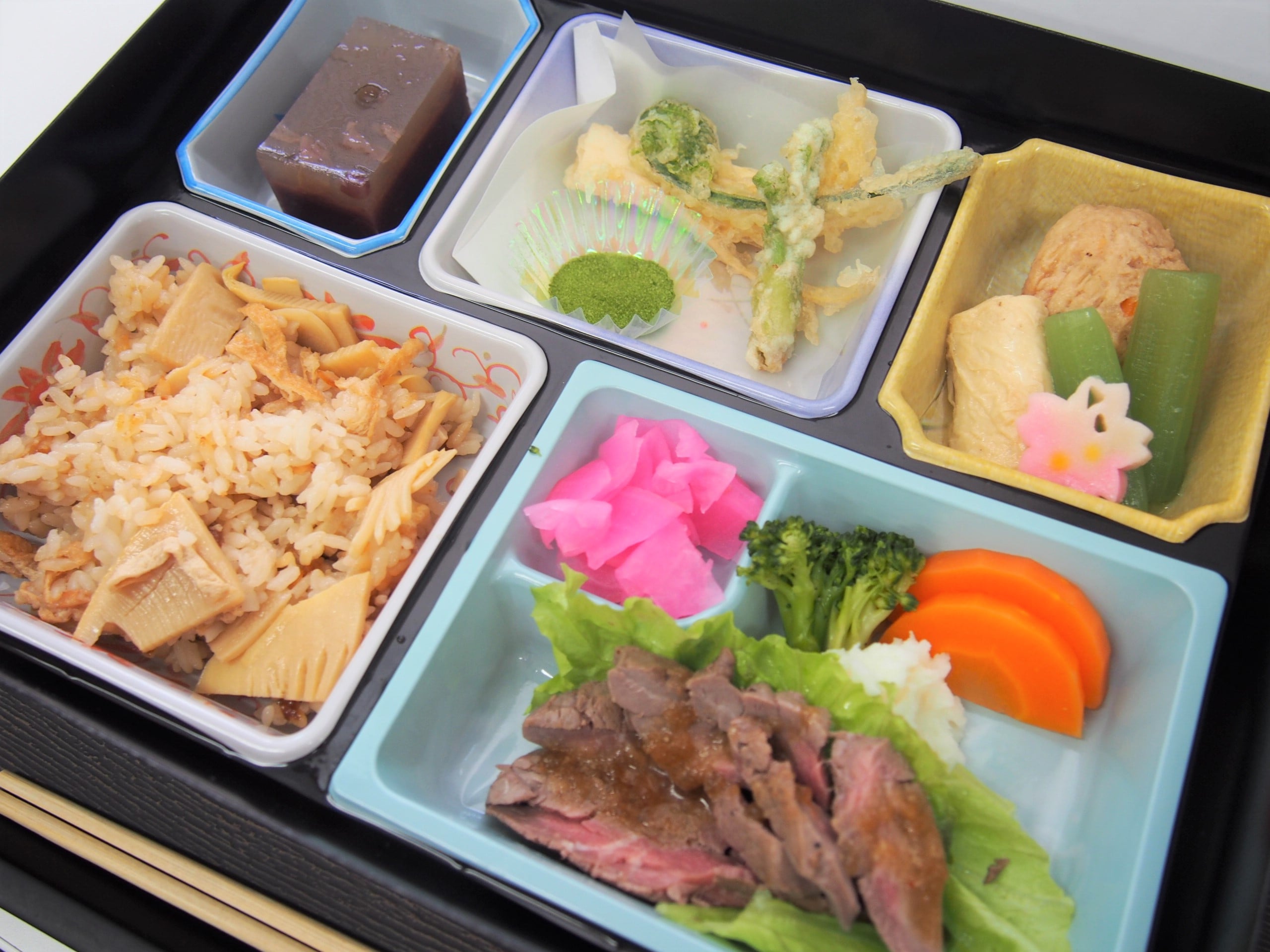 お花見弁当（昼食）
