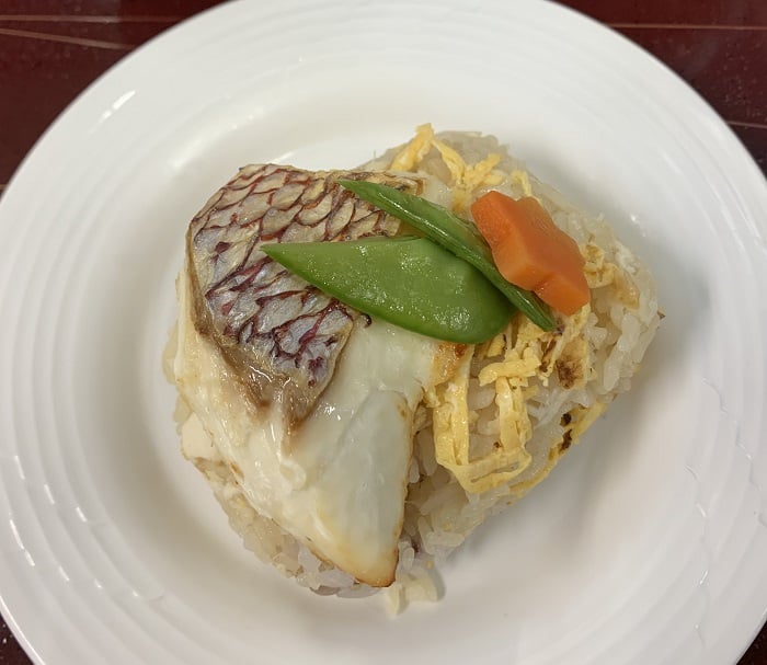 【夕食】鯛飯と雑穀ご飯のケーキ仕立て