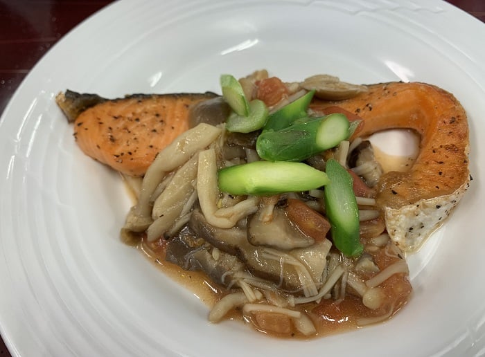 【昼食】サケときのこのソテー