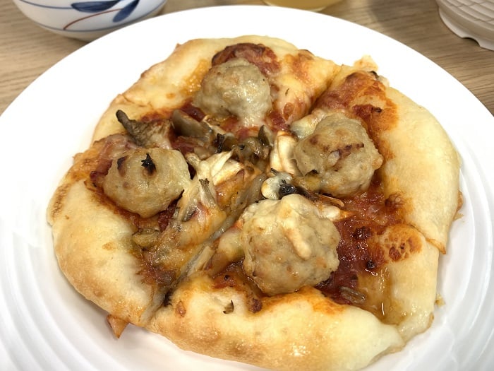 【昼食】肉団子ときのこのピザ