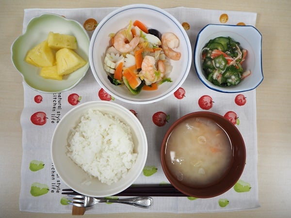 夕食【海鮮野菜炒め】