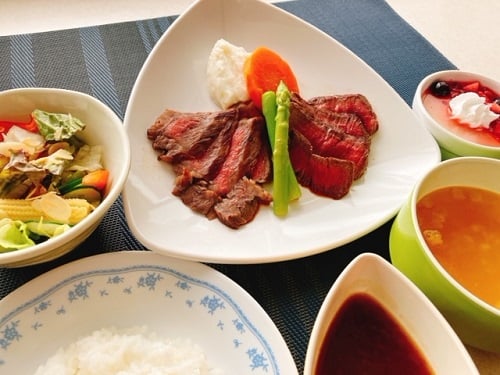 7月26日（月）夕食　「サーロイン・ヒレステーキ食べ比べ定食」