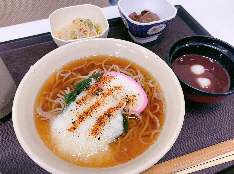 とろろそば（昼食）
