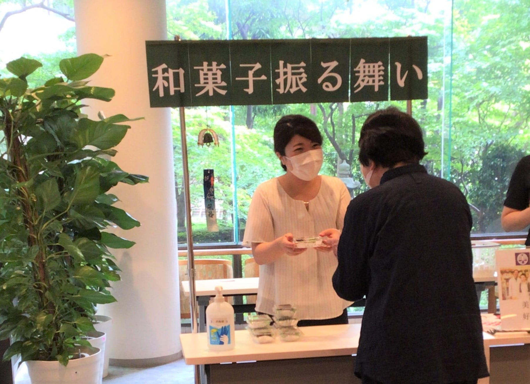 季節のデザートの振る舞い”水ようかんと水まんじゅう”
