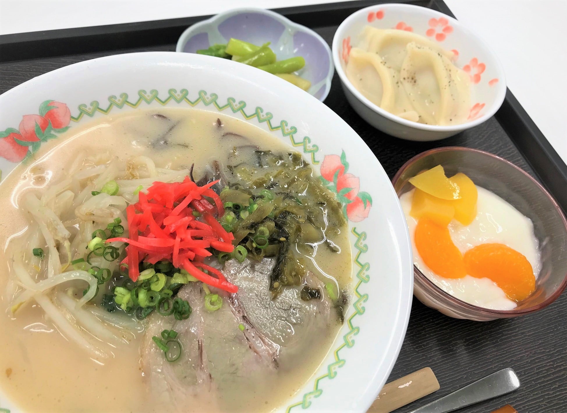 とんこつラーメン（昼食）