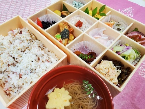 9月17日（金）昼食『敬老の日お祝い弁当】
