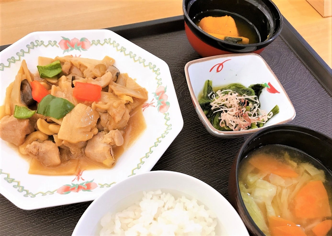 鶏肉のカシュ―ナッツ炒め（昼食）