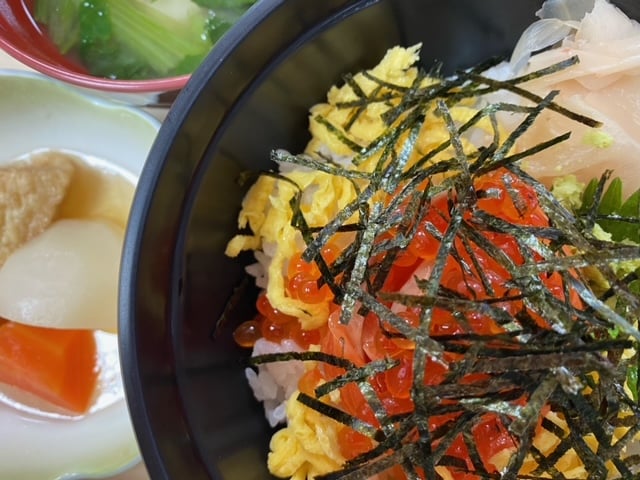 １１月５日（火）昼食【鮭といくらの親子丼】