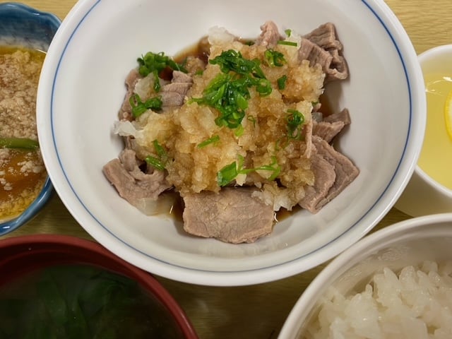 11月16日（火）昼食【牛肉ソテーおろしポン酢】