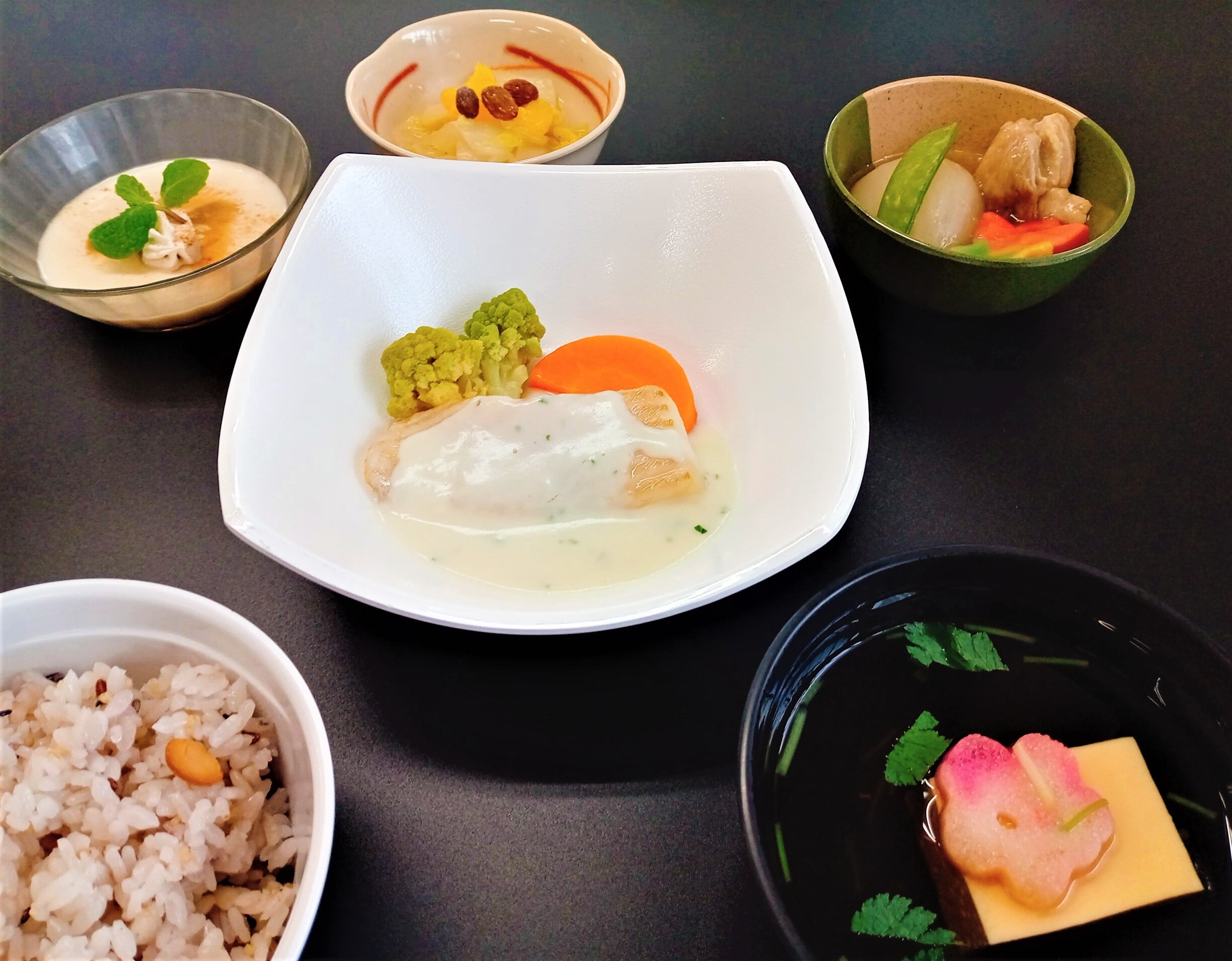 食事のブログを更新しました！～師走の誕生会食～