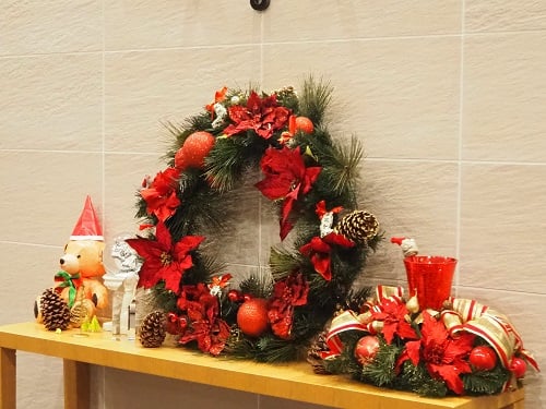 クリスマス飾りで賑やかに・・