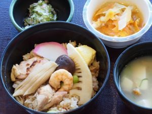 調理師おすすめメニュー『釜めし風丼』