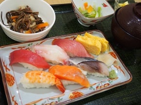 にぎり寿司（夕食）