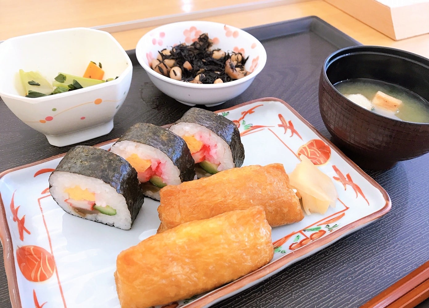いなり・海苔巻盛合せ（昼食）