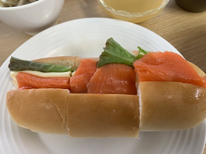 【昼食】スモークサーモンドッグ
