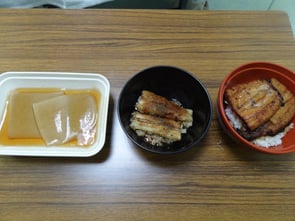 ケア棟で、「アイート蒲焼き」をご提供