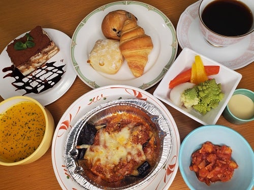 【夕食】1月18日（火）～1月お誕生会食～
