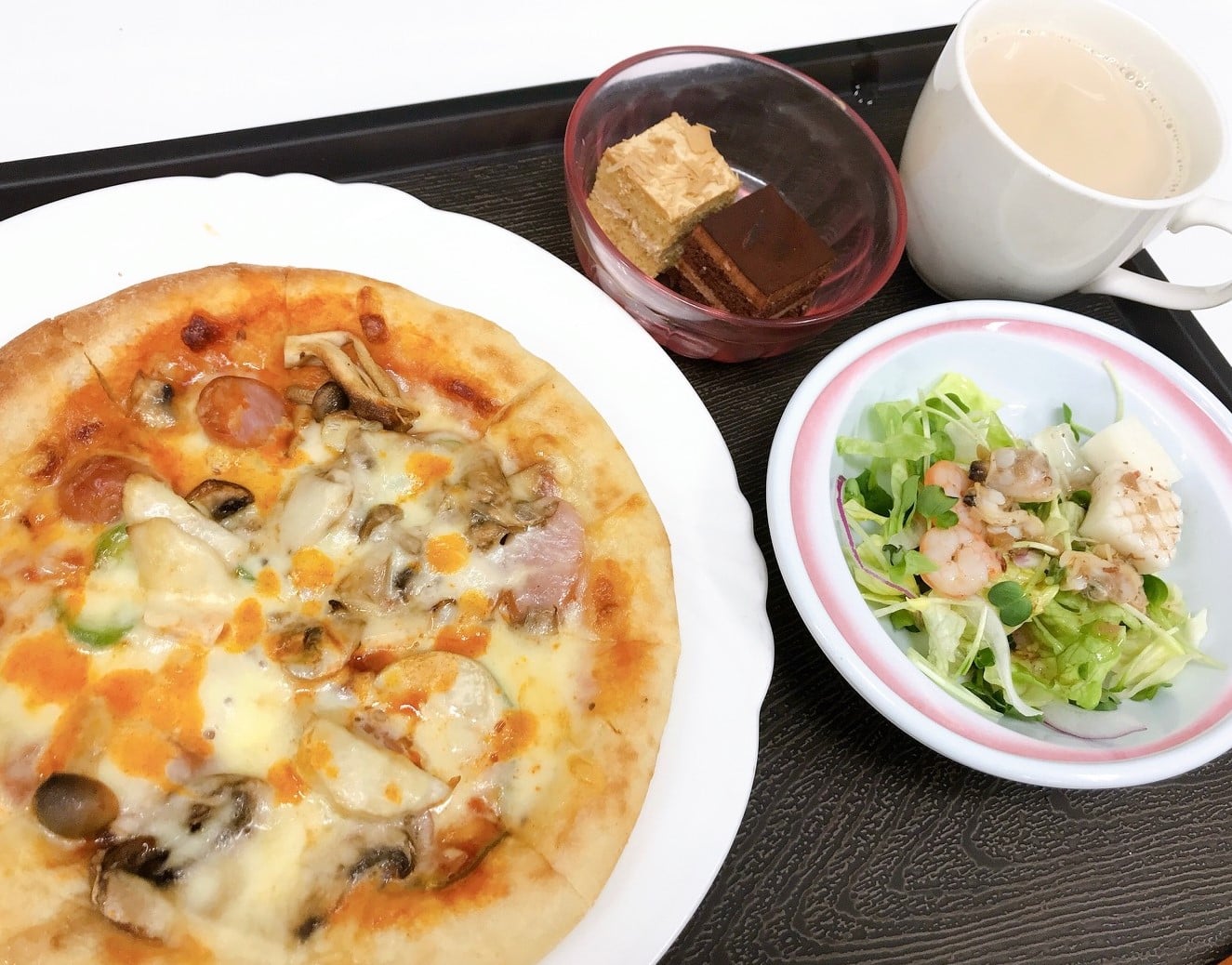 手作りミックスピザ（昼食）