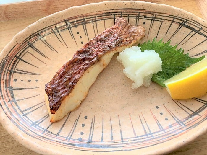【昼食】タイの塩焼き