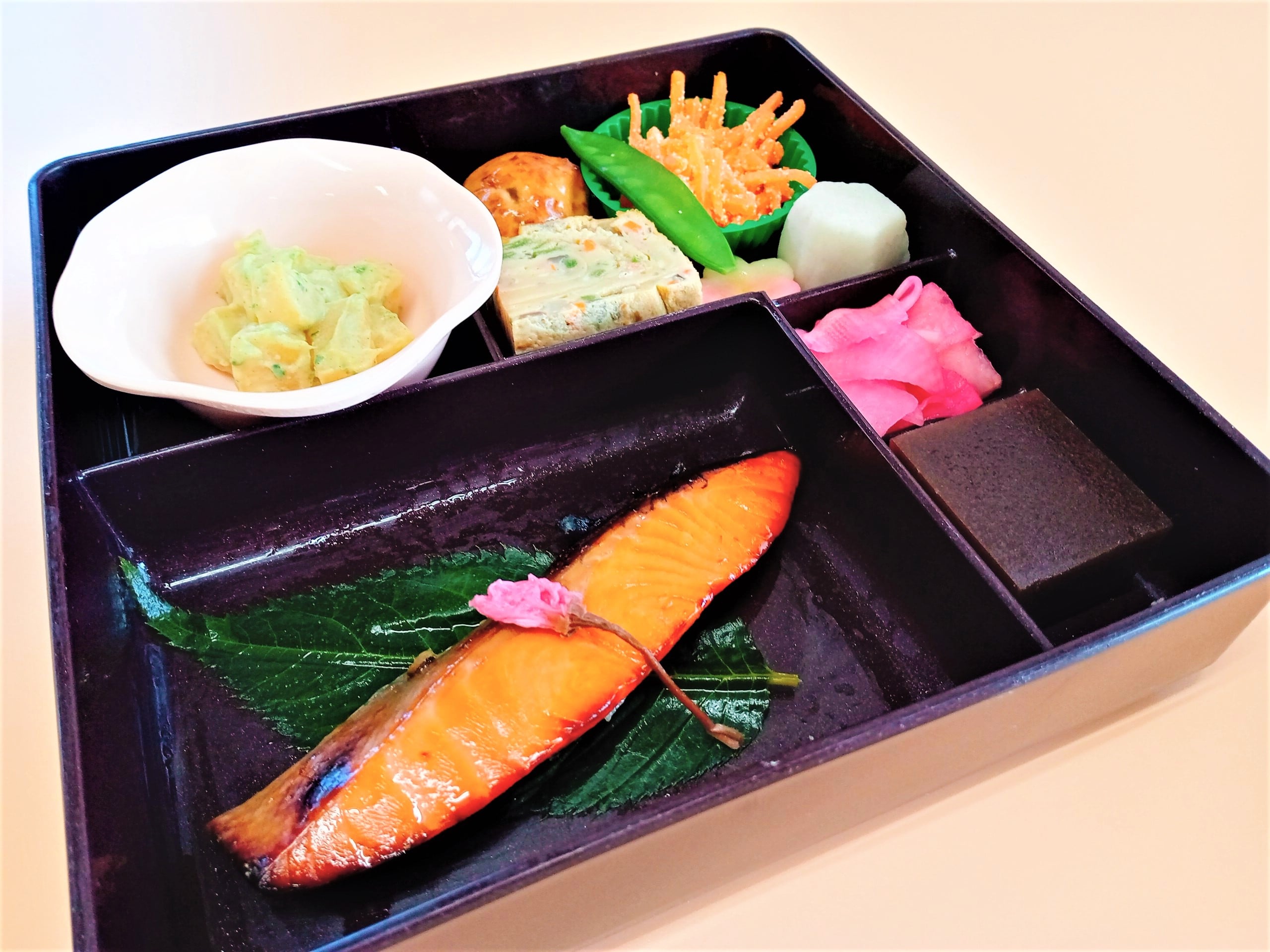食事のブログを更新しました！～弥生 季節の弁当～
