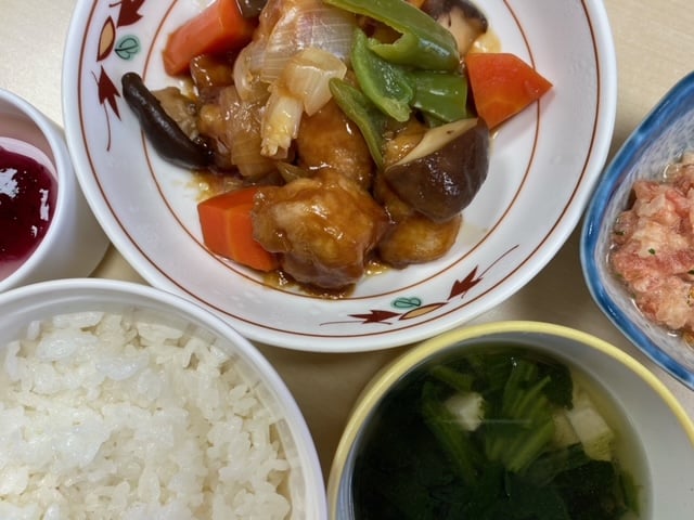 昼食【黒酢酢鶏】