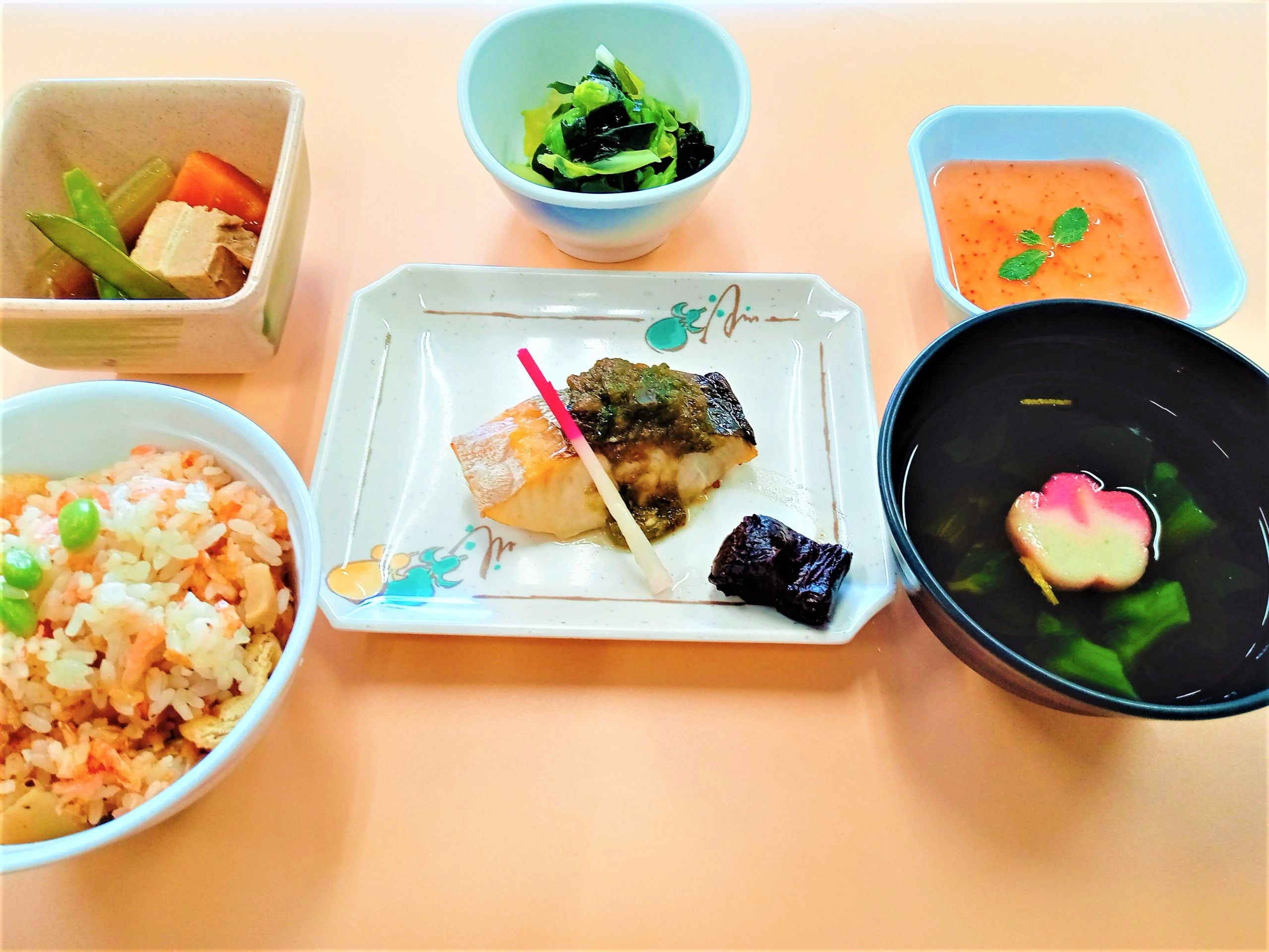食事のブログを更新しました！　～3月の誕生会食～　