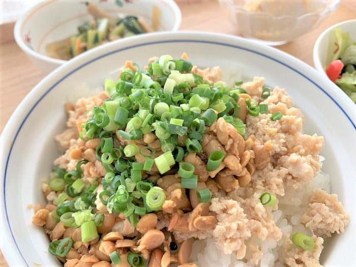 【昼食】納豆そぼろ丼