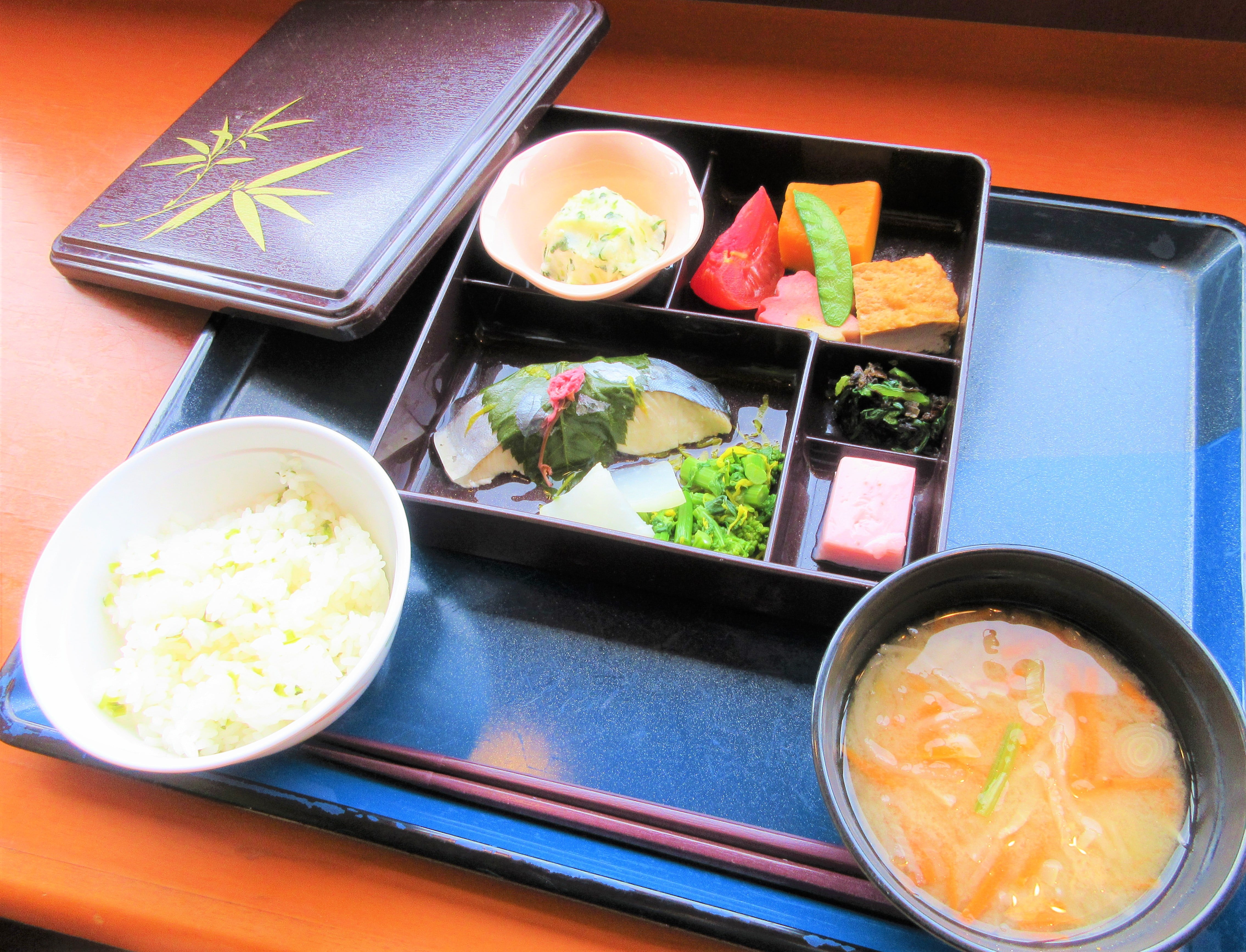 食事のブログを更新しました！～令和四年　卯月 季節の弁当～