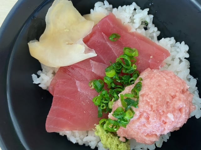 昼食【まぐろ丼】