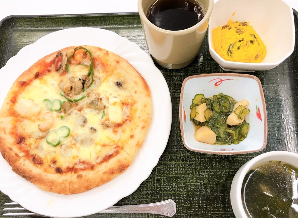 手作りシーフードピザ（昼食）