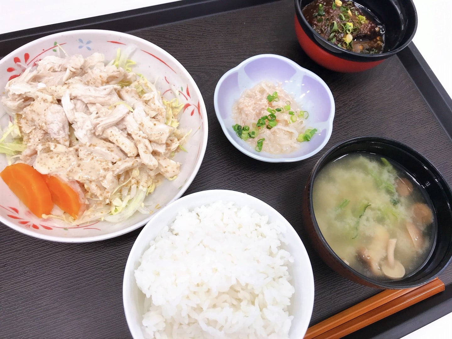 蒸し鶏のサラダ風