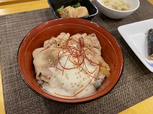 【昼食】8月4日（木）『佐倉豚しゃぶ丼』